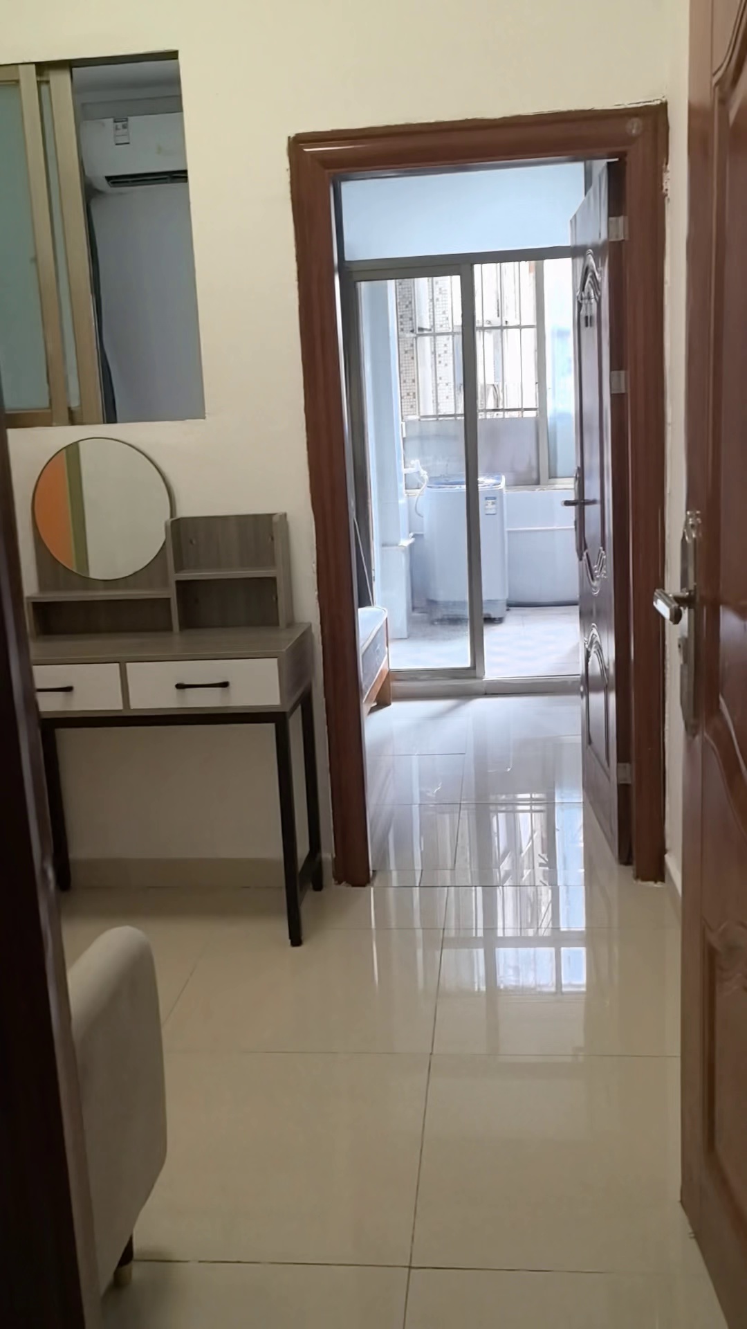 房租1650，格塘路一房一厅二楼拎包入住