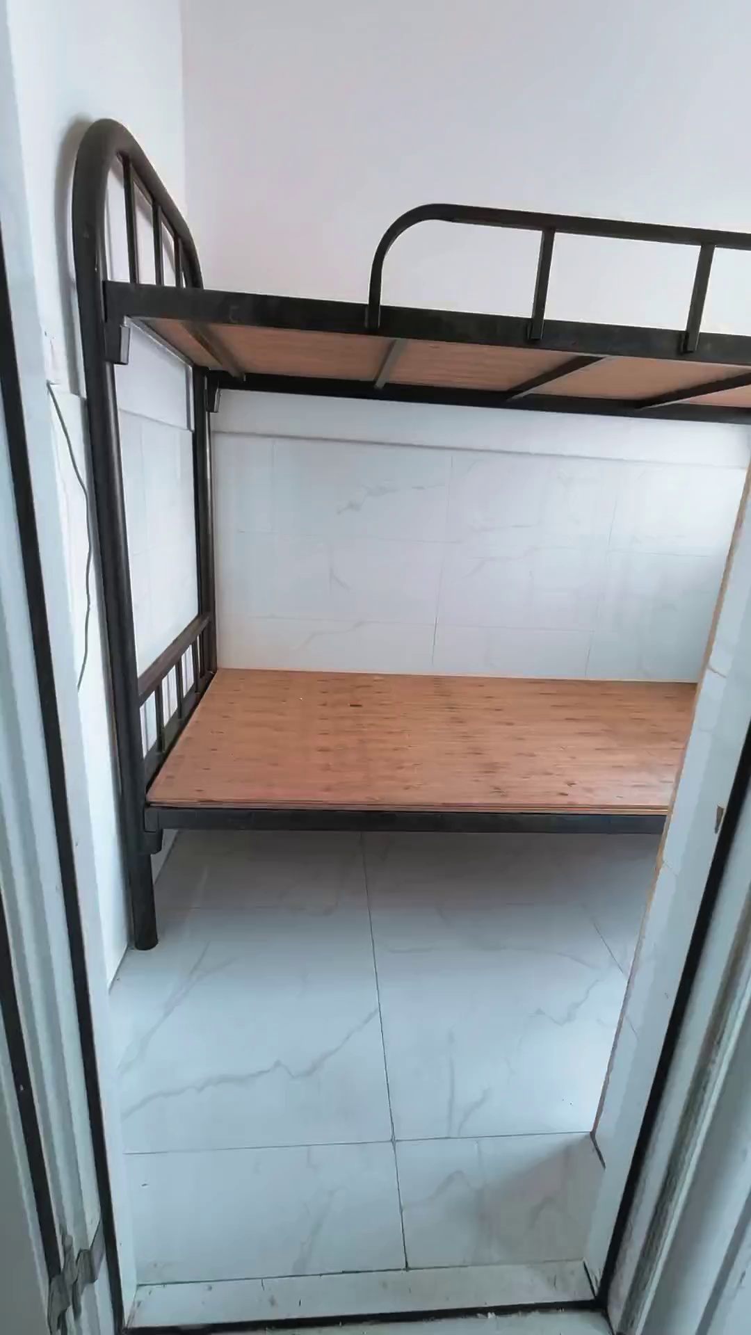 文锦地铁口低楼层1100，采光好