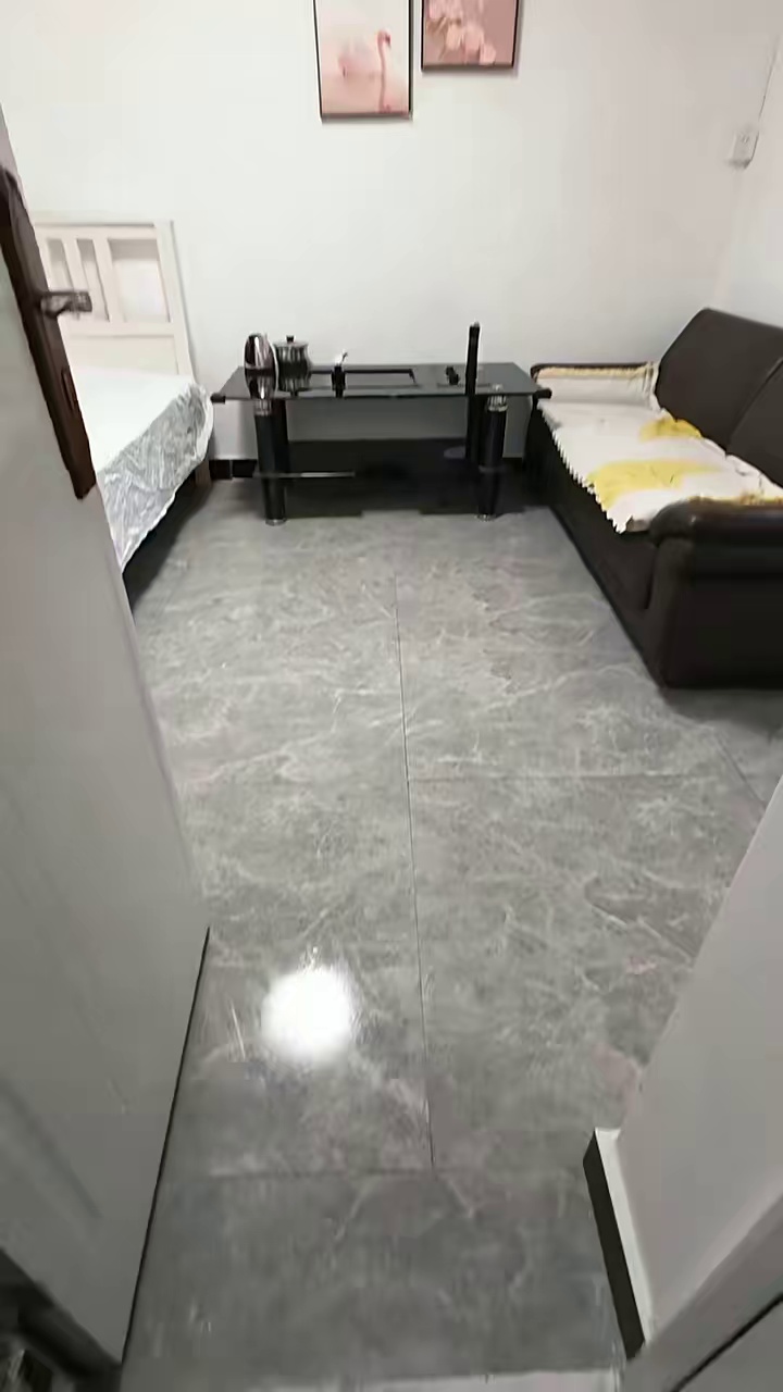 水贝 翠竹 2楼 特价2400（超大单间）