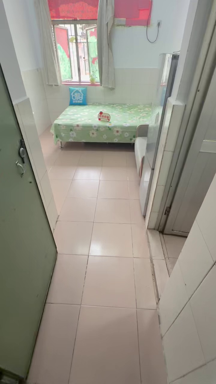 皇岗新村 单间 7楼1900/月 领包入住