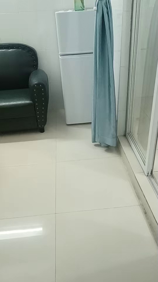 福民地铁口 电梯1房1厅 通燃气 3880