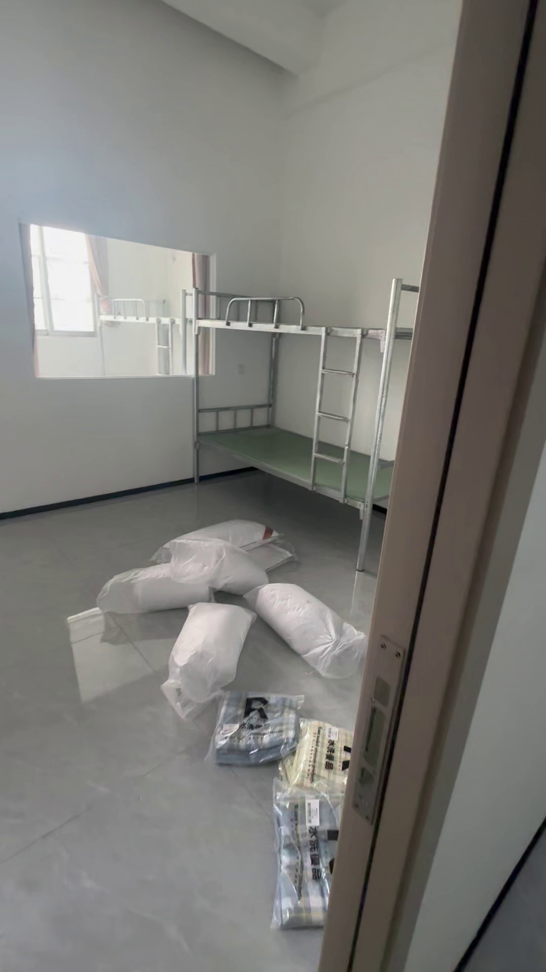 西丽大磡精装配齐全新家具家电 一房一厅 大单间 小单间 接受预定，12月1日起租