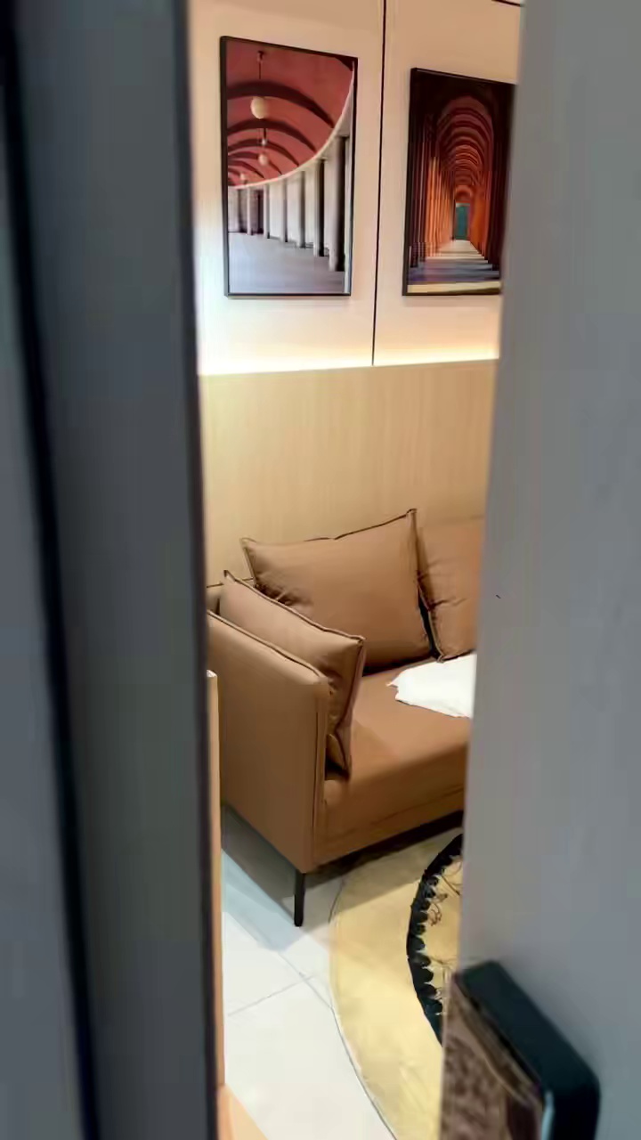 马安山地铁口精装大单间，家电齐全，拎包入，2180！