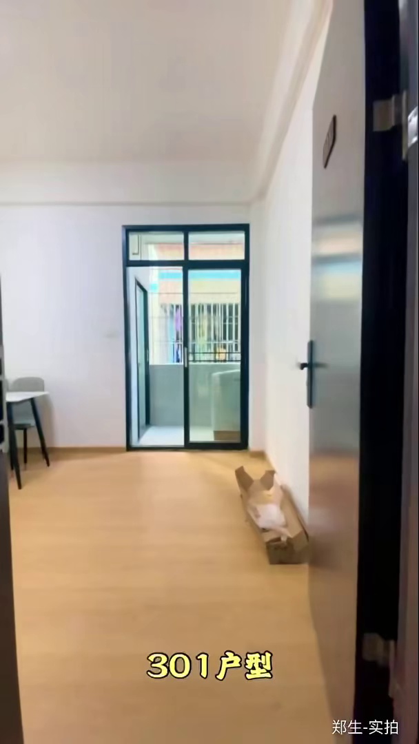 13号线罗租地铁站附近大一房一厅带阳台2500/月