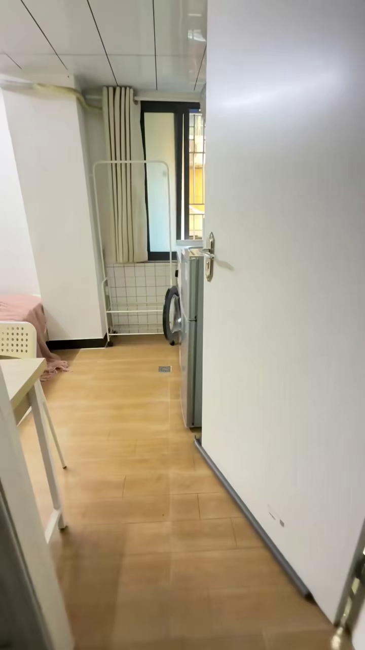 1号线桃园站 单间独卫单间 今日特价1800 押一付一