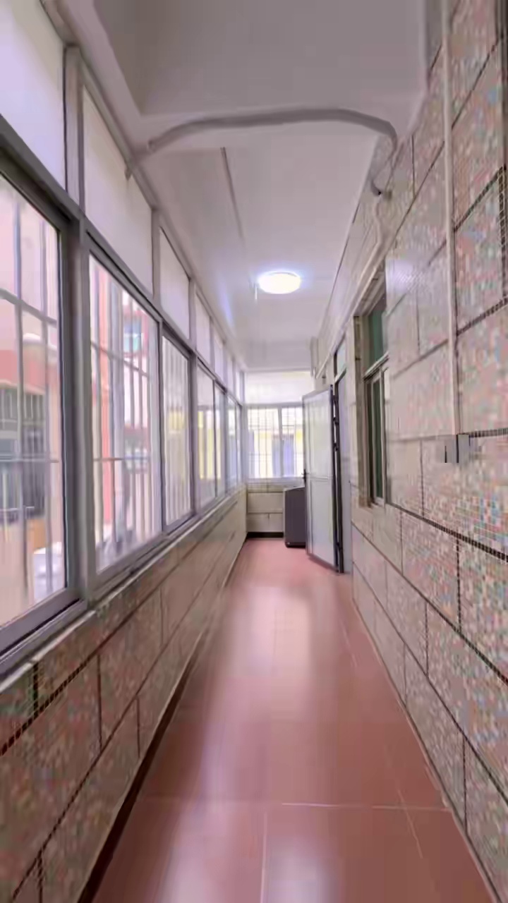 上屋地铁站阳台一房一厅 2580