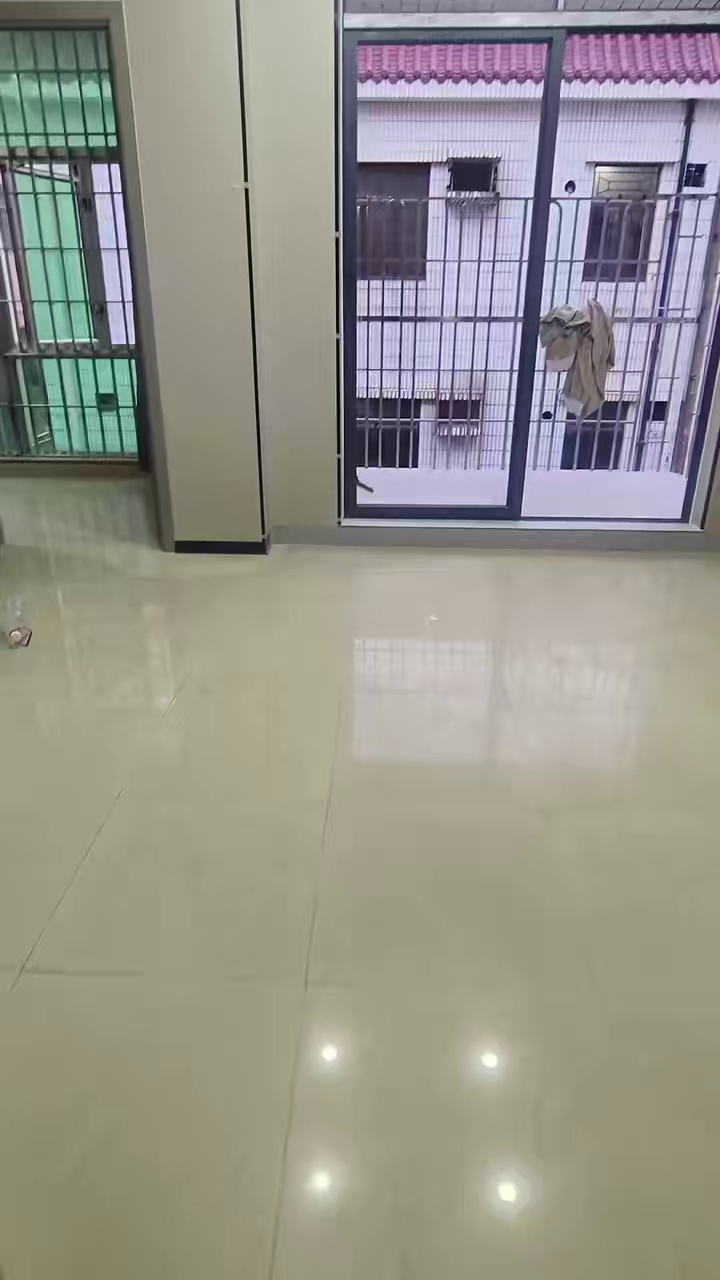 京基百纳落地窗，阳台2房1厅，2680