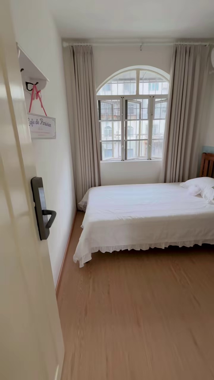 【仅限女生】 南油地铁口 半岛登良花园 小区安静 晾晒方便 有厨房 租金1900