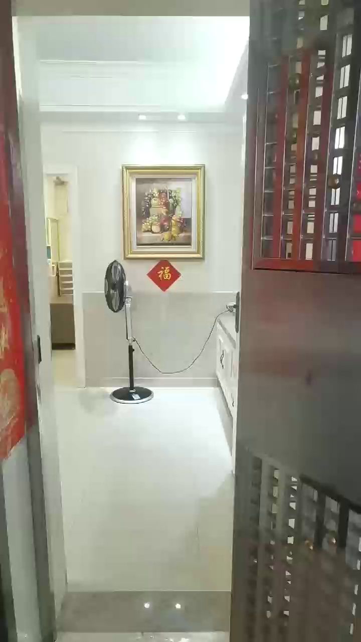 出租：下水径地铁口5分钟，大坡头村7楼精装修两房一厅带阳台，拎包入住，随时看房，直接房东