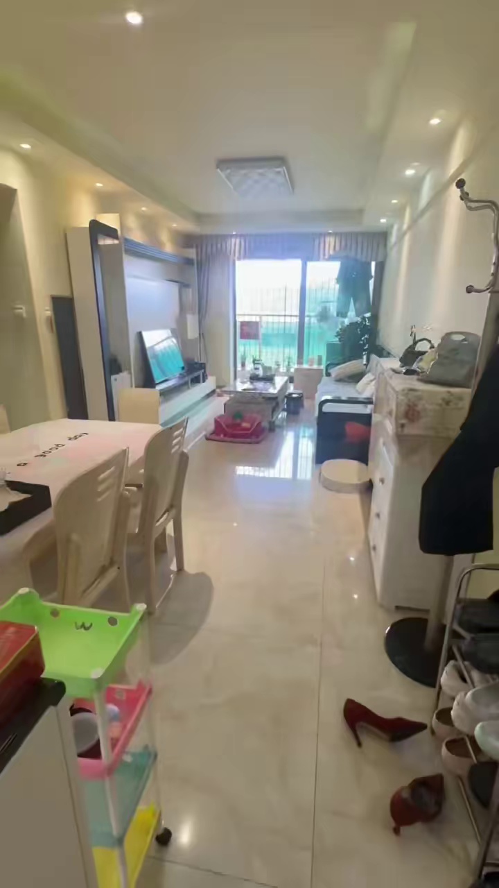 出租上城名邸精装三房3600，家私齐全