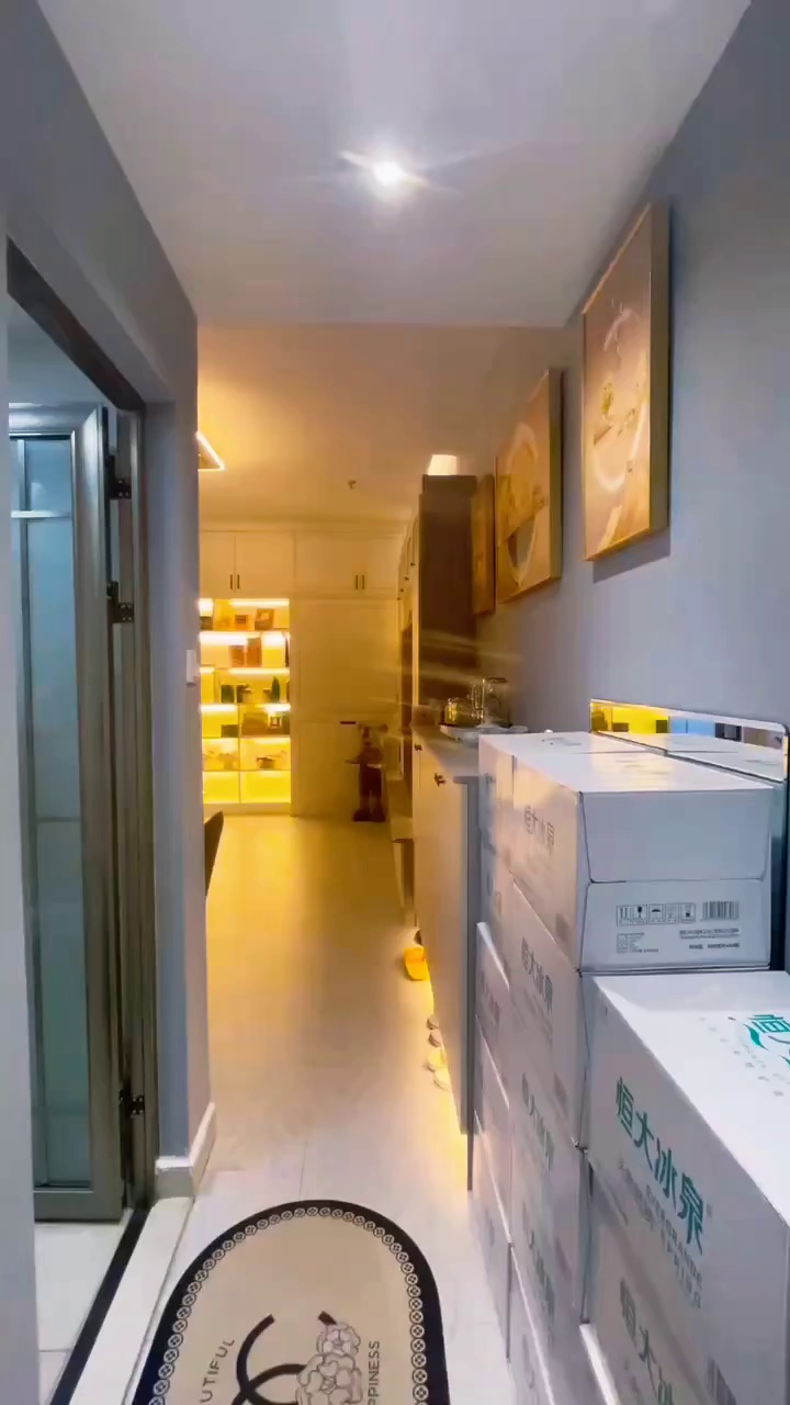 华南城地铁口精装一房一厅出租，全齐家私电。可拎包入住。