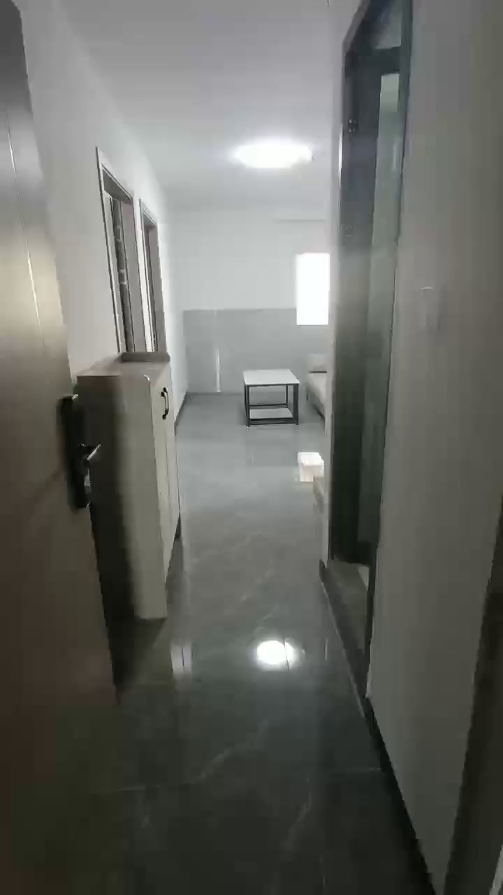 南头古城地铁站，电梯两房一厅5100