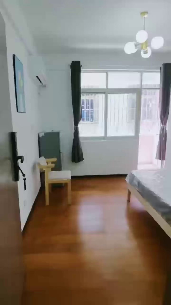 南山书城地铁站，大阳台单间3000