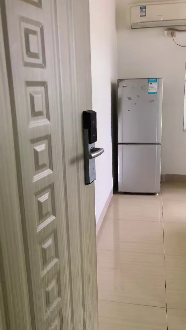 南油单间九楼1400