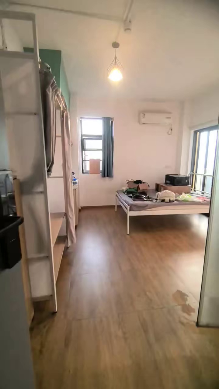 双拥街阳台单间1400