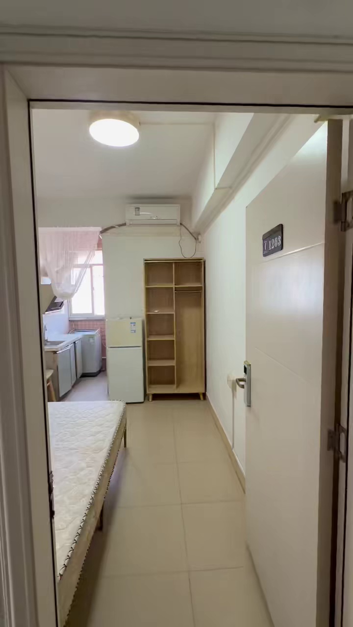 合水口地铁站电梯单间，930