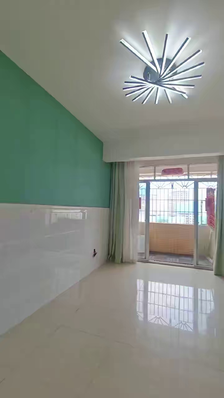 后瑞地铁口电梯阳台天然气三房一厅出租4300/月