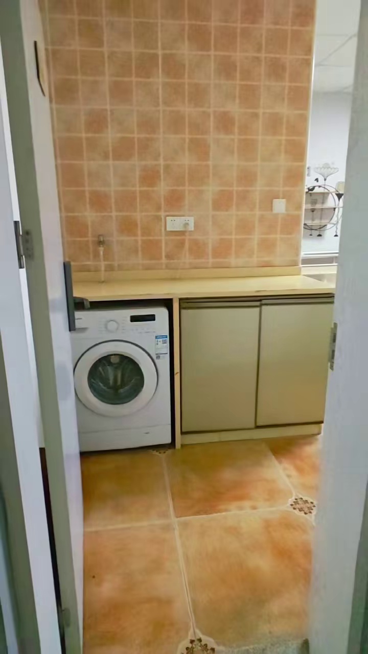 四联地铁站A口，乐清单间1200