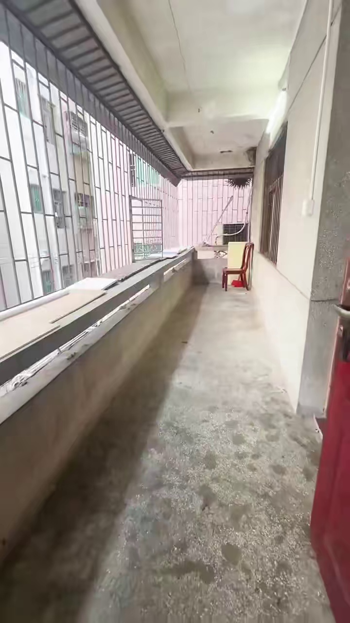 布吉街 沙龙路 三室两厅 双阳台 3楼 租金2500/月 带3部空调 通天然气