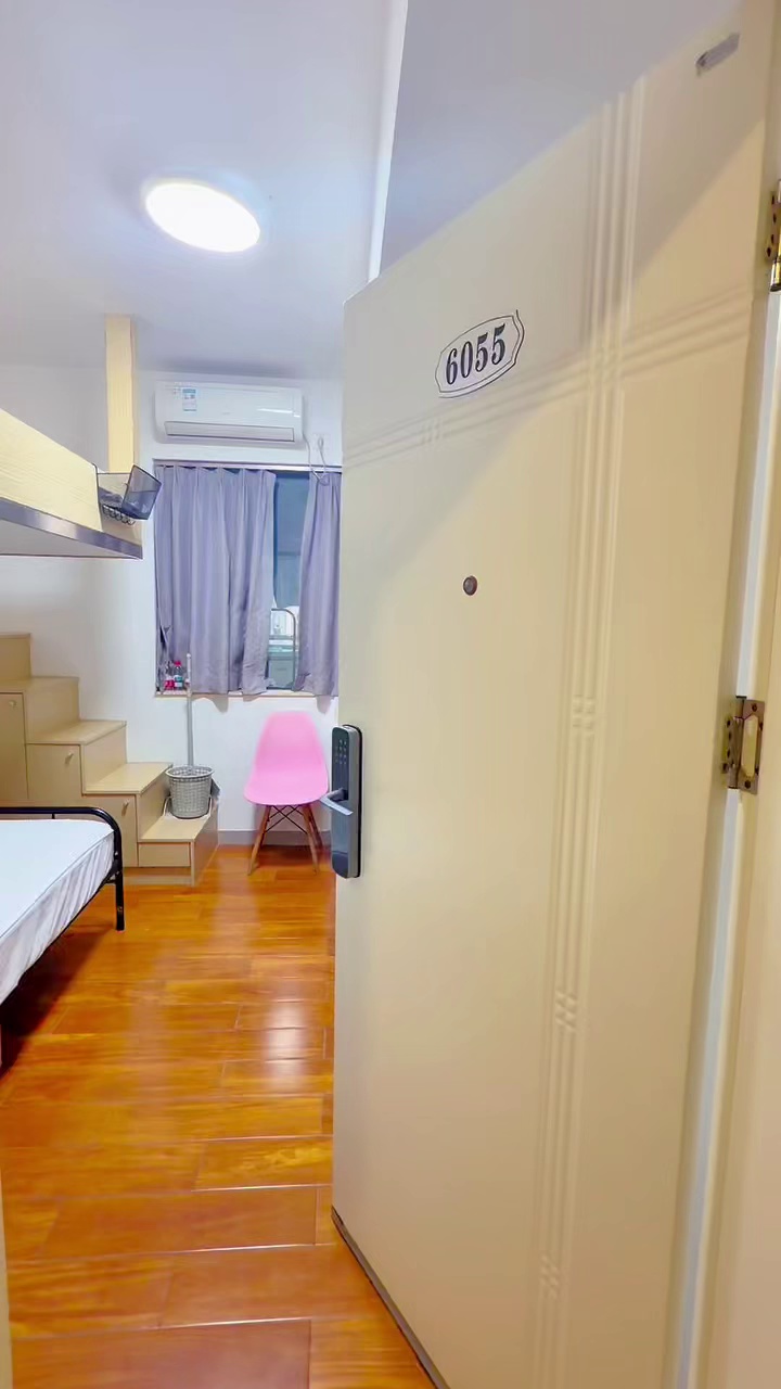 房屋出租 地铁：洪浪北地铁站 房型：上合花园小区复式单间 租金：1800