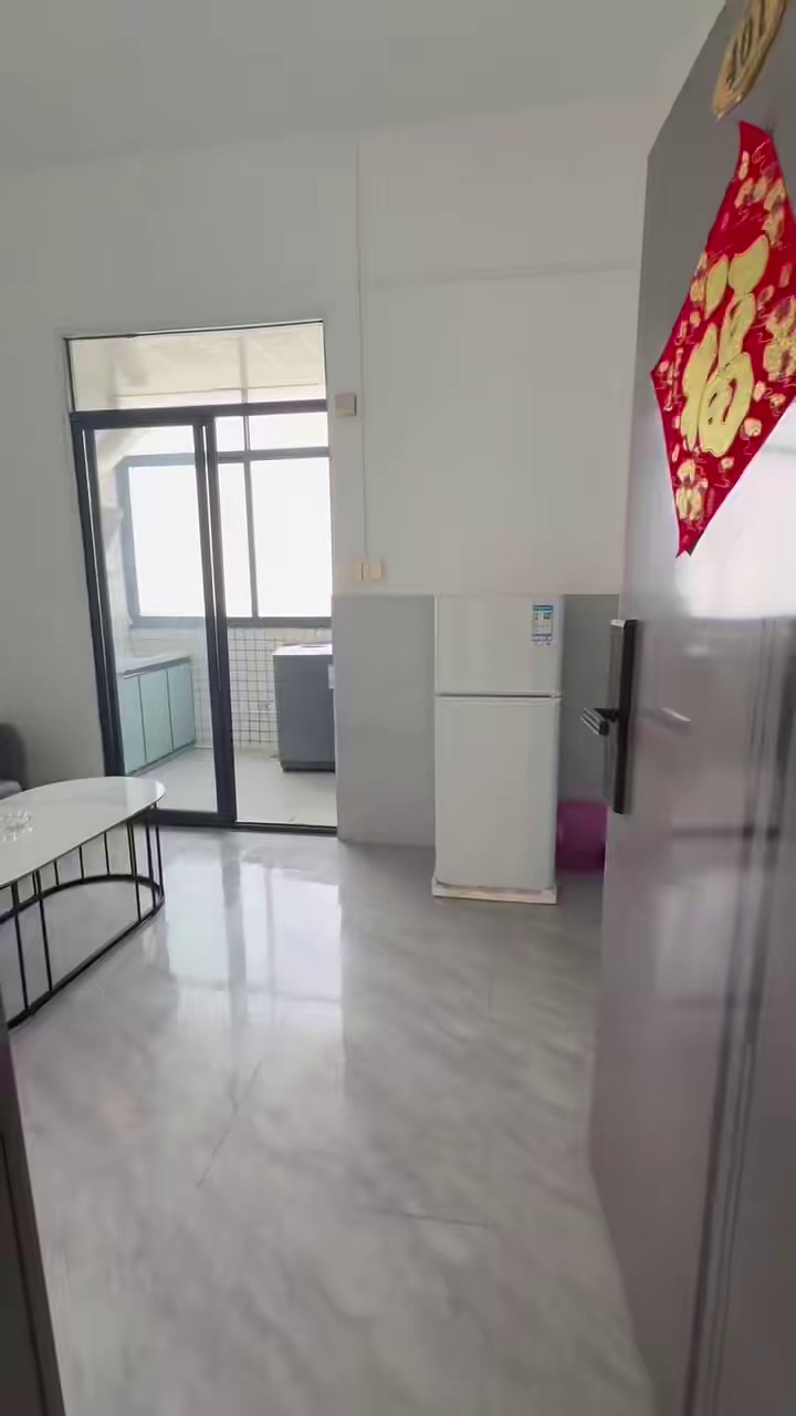 新生地铁站A出口 一房一厅 拎包入住