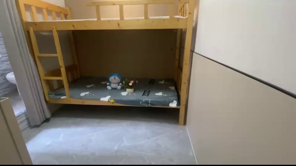 清房一口价 【科学馆 巴登村 爱华 南园路 独卫单间】 租金：1680 家具：空调，热水器，床，柜，桌，洗 地址：巴登村5楼01A 适住：科学馆，南园路，1.6号线