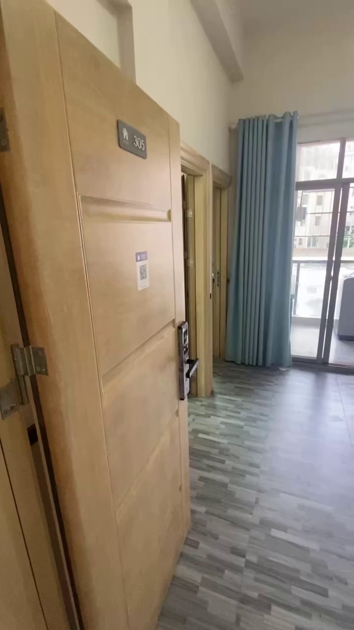 玉律二区精装两房1900包物业费仅此一套，光线无遮拦