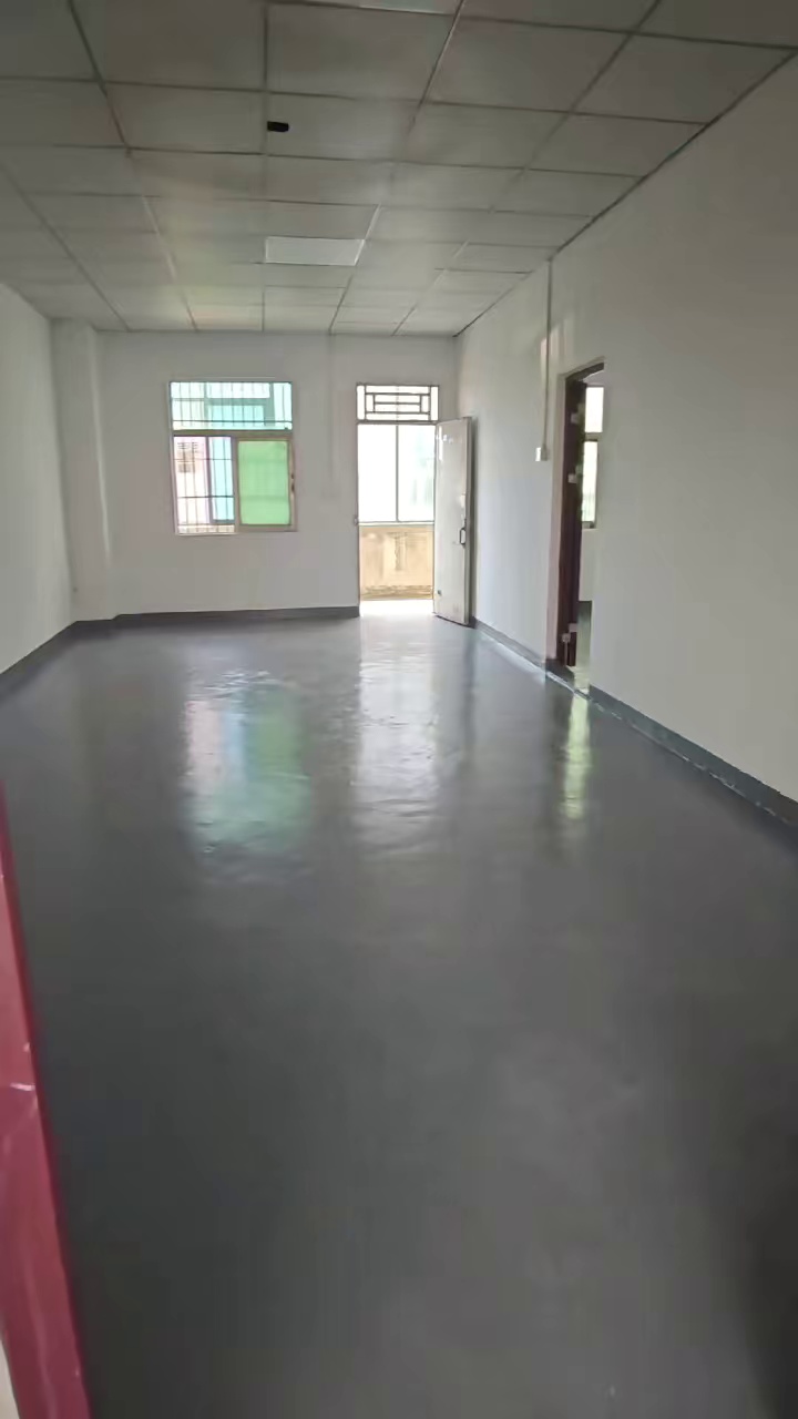石岩湿地公园靠近径贝村 步梯4楼，大两房一厅带三阳台光线好 配空调热水器油烟机 租2300 楼下是停车场 稀缺房源仅此一套