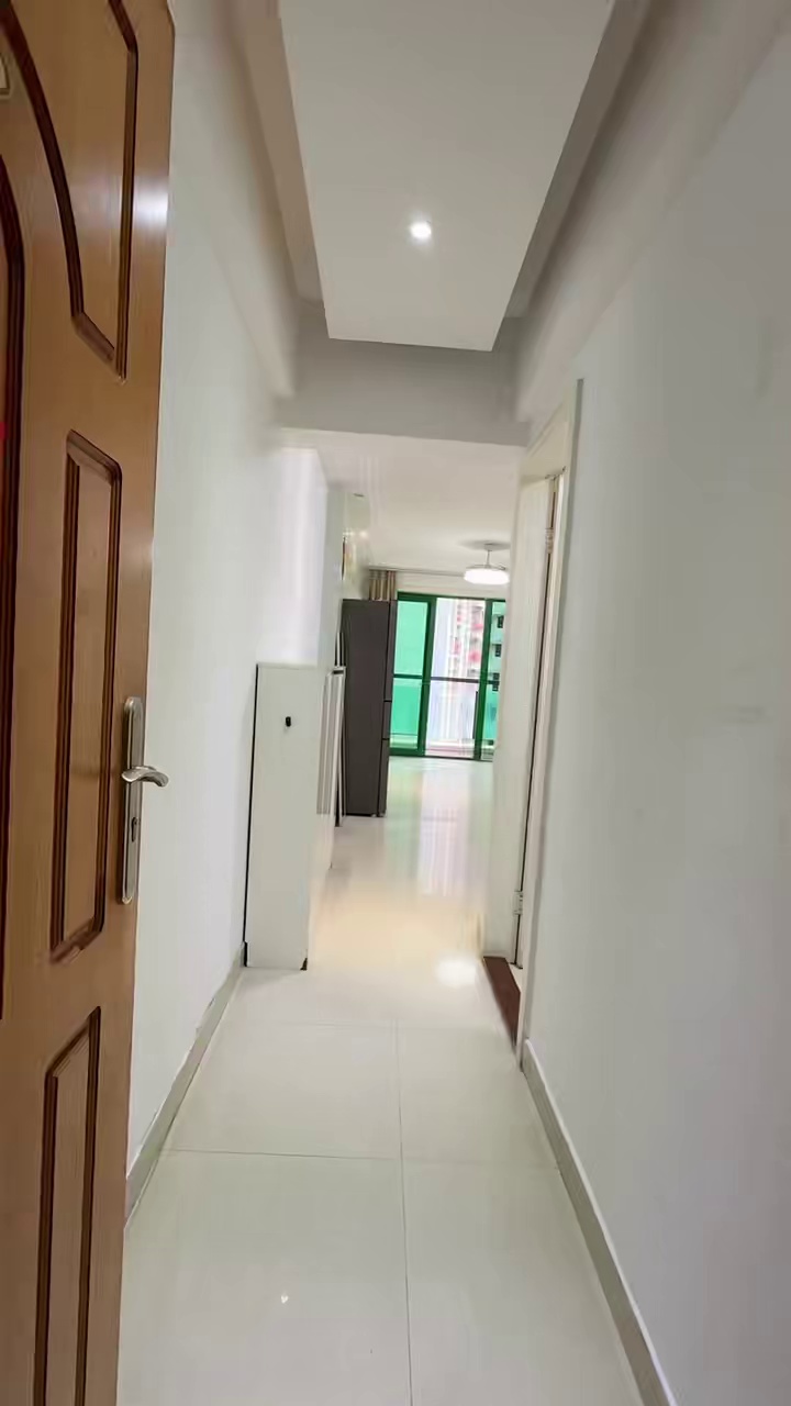 罗湖口岸 两房租6000/月