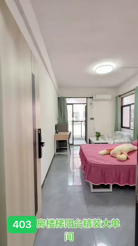 金盈新村，楼梯403房，精装大单间1600，有阳台。有侧窗，拎包入住，配置齐。光线好，户型大，月底23号退