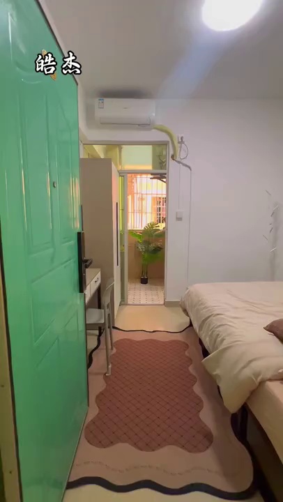 14号线拗背地铁阳台单间特价399 价格：399近公交站 房型：阳台单间 采光良好 电梯 位置:步行15分钟到地铁