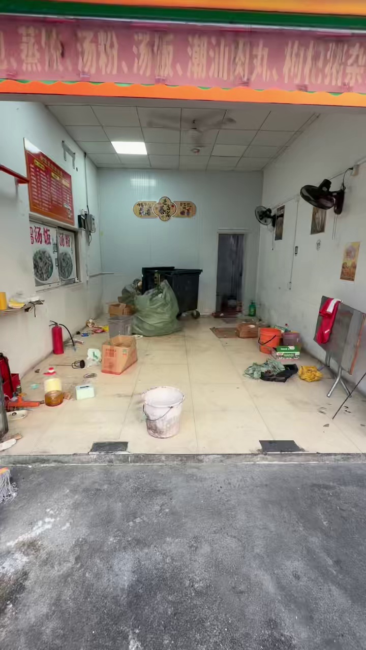 万丰临街商铺好位置，人流量超大，需要，35平方价格实惠3500