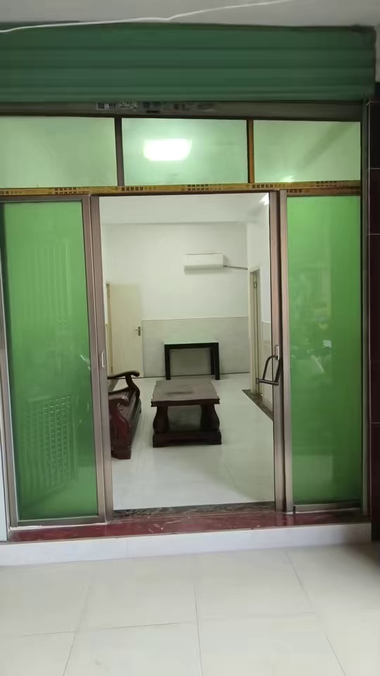 下水径新村西（胡缘）豪华新装修铺面加二房月租2400