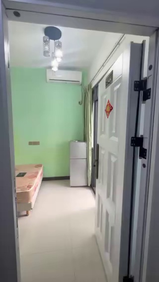 中山公园地铁站，电梯大单间2700