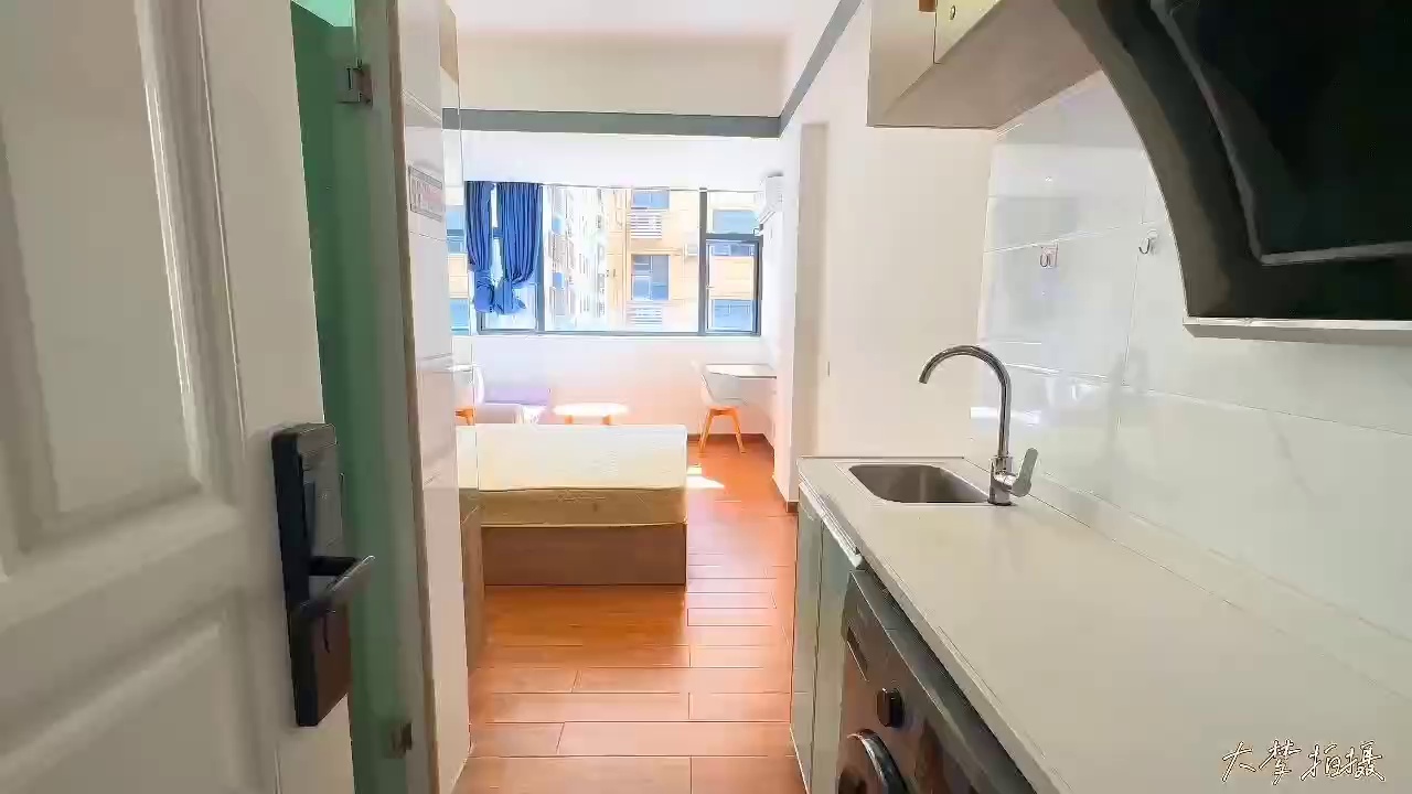 五和地铁口BH出口，电梯大单间2300