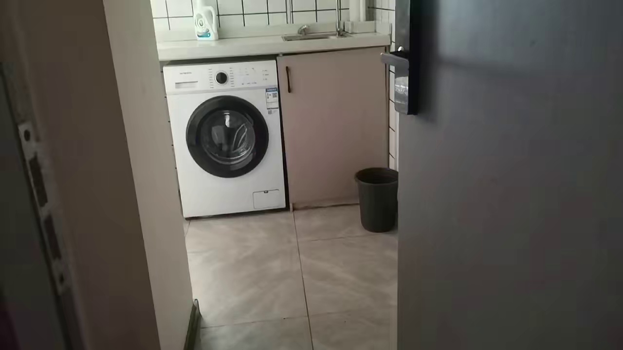五和地铁口大发埔电梯6楼 单间1599含管理费，押一+500 地铁口步行即达，通勤党福音 大窗采光，白天不用开灯 独立卫浴+洗衣机，生活自理无压力 房子不大，但住得舒服才是王道，看房约起-