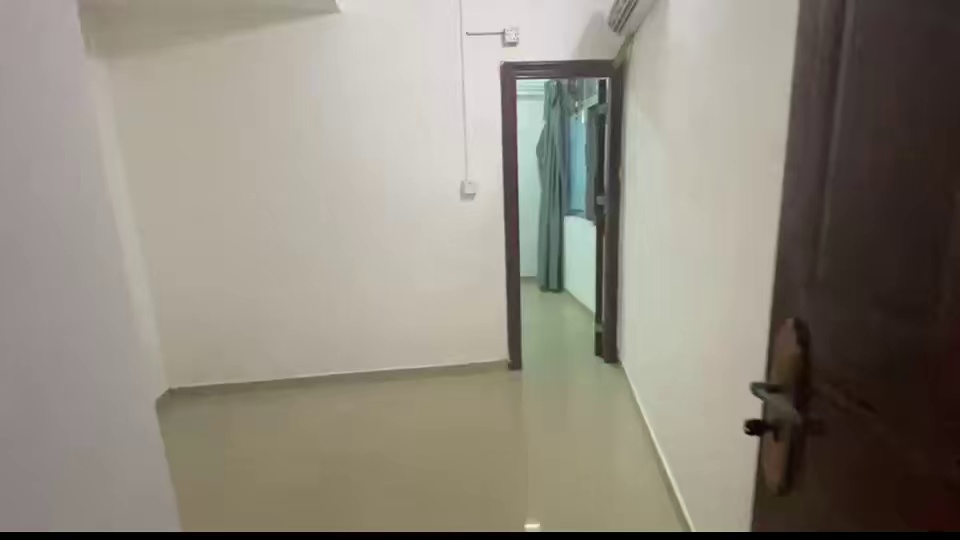 【华南 爱华 飞扬 一房一厅】 地址:下步庙北区1楼 租金：2500 家具:空调，床，热水器 商圈适住：南园路，龙珠，飞扬，7号线