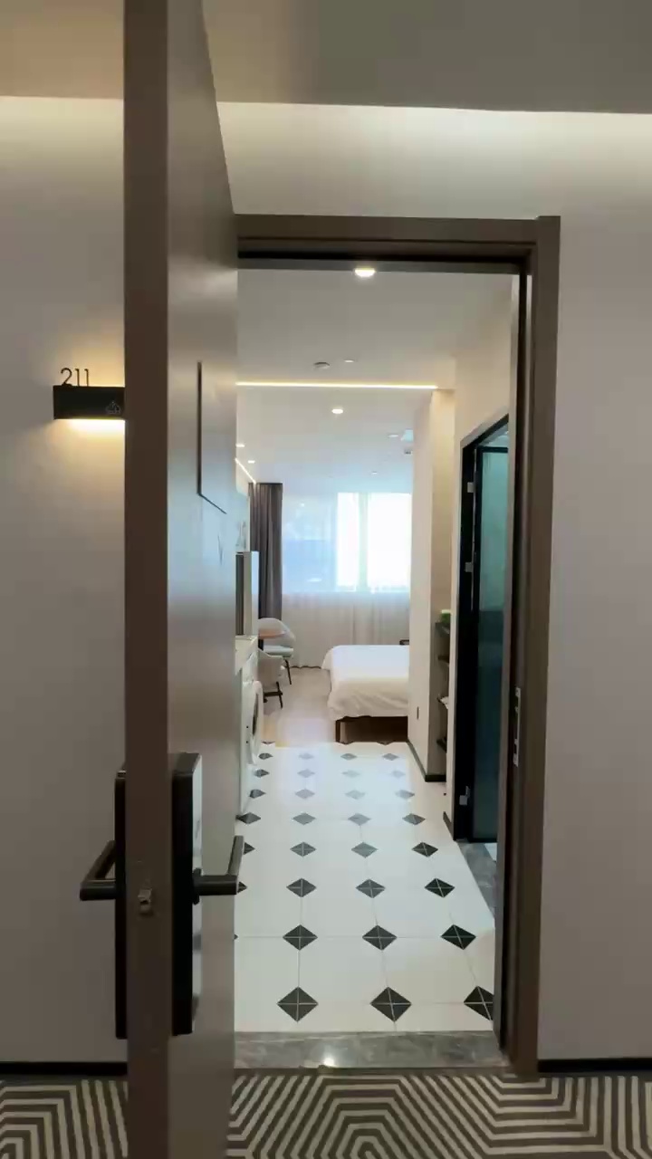 南油地铁站 服装城和南油书城附近 整租精装修一房，4400（租金包管理网络，水电，房间配备洗烘一体）全部包完了