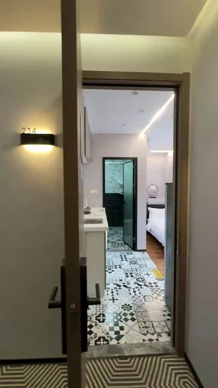 南油地铁站 服装城和南油书城附近 整租精装修一房一厅，4300（租金包管理网络，水电，房间配备洗烘一体）全部包完了