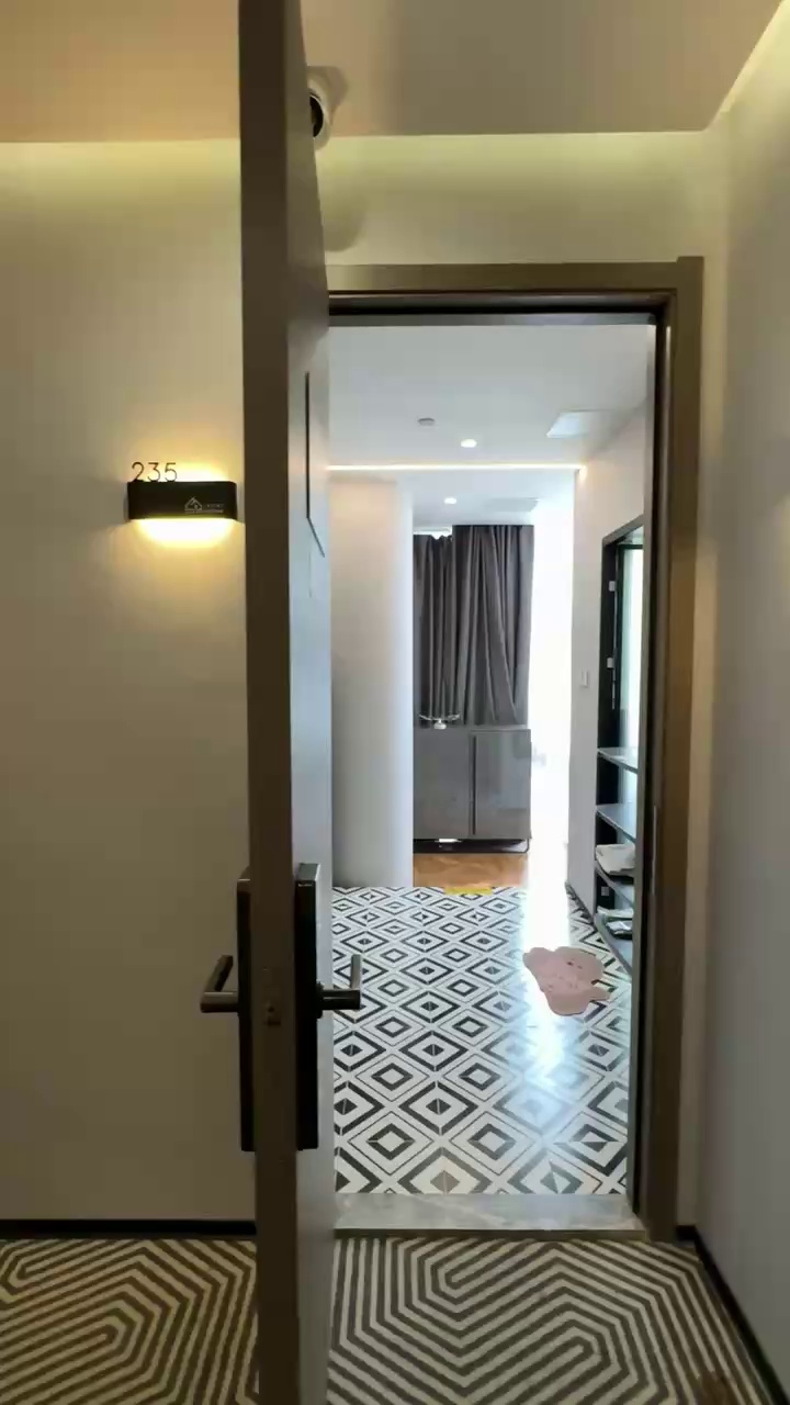 南油地铁站 服装城和南油书城附近 整租精装修一房一厅，5200（租金包管理网络，水电，房间配备洗烘一体）全部包完了