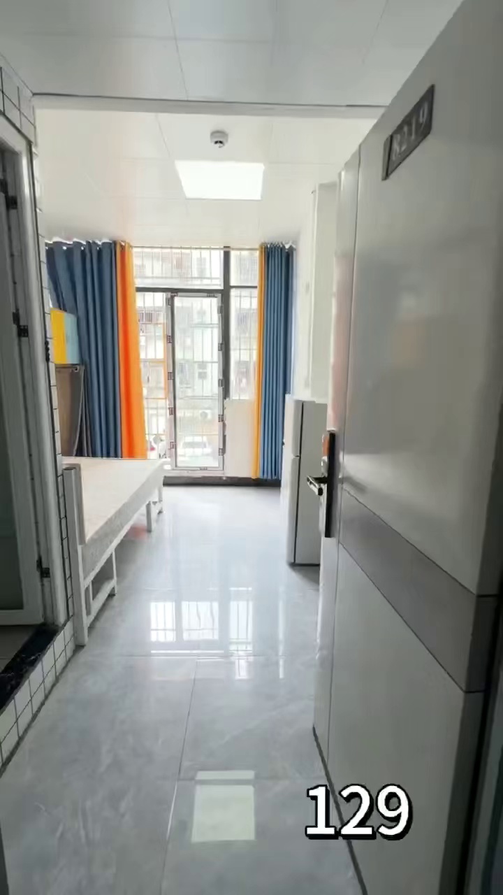 固戍: A口 （电梯） ：阳台单间 ：房租 1380 : 固戍华庭附近 优势：性价比高，格局好