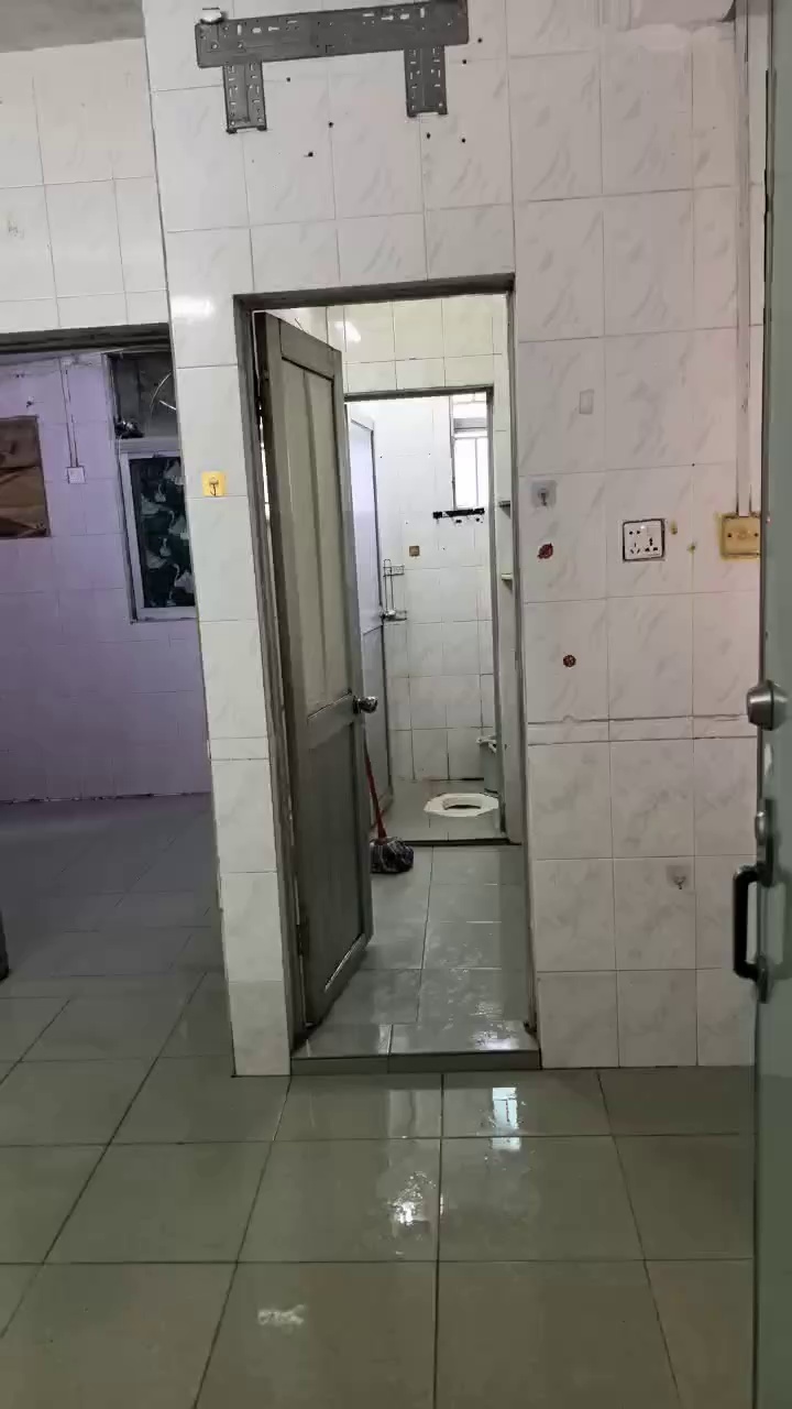 地铁口2楼一房一厅1200