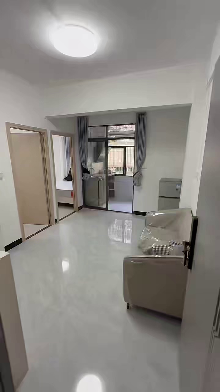 坂田北400米，阳台两房一厅3200包管理网络 通燃气