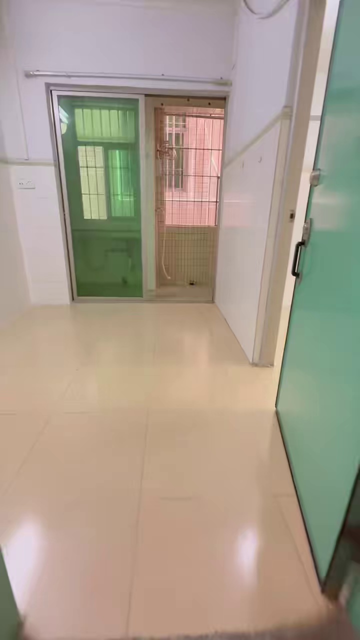大新地铁站，阳台一房一厅2850