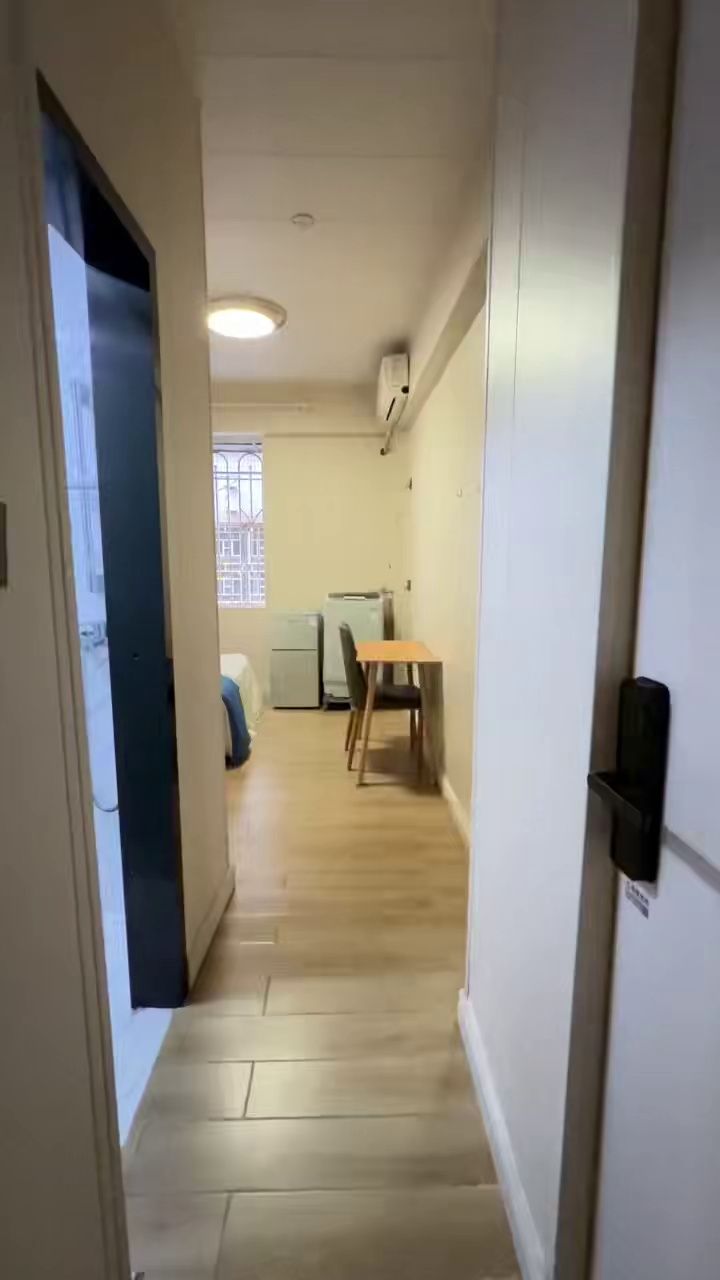 布吉地铁站 电梯精装单间 1450