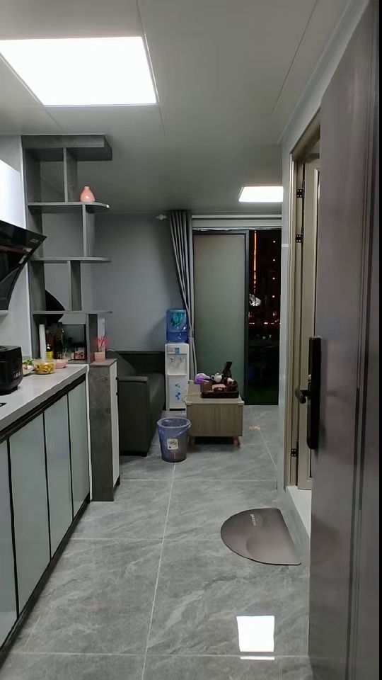 横岗 电梯一房一厅带露台 2500