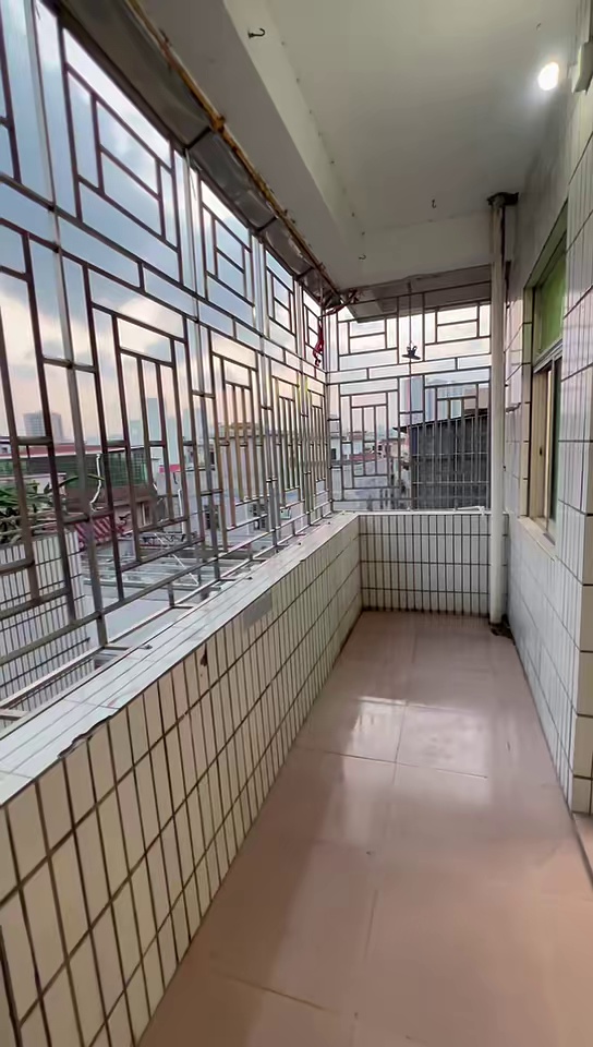 横岗超大两房一厅 带阳台1700