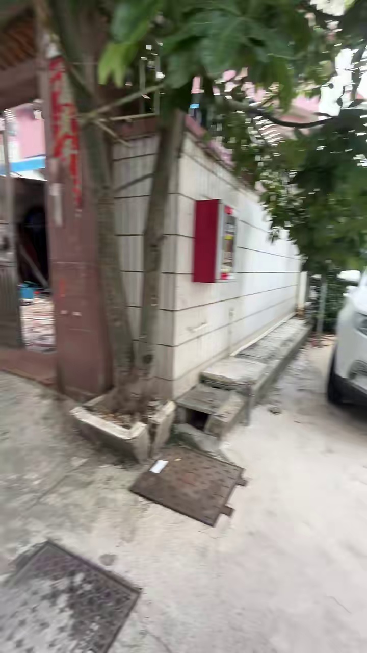 沙井独栋出租：一手直接！ 整栋三层独门独院，8房2厅3卫，空房出租，停车免费，租金7000/月。随时看房