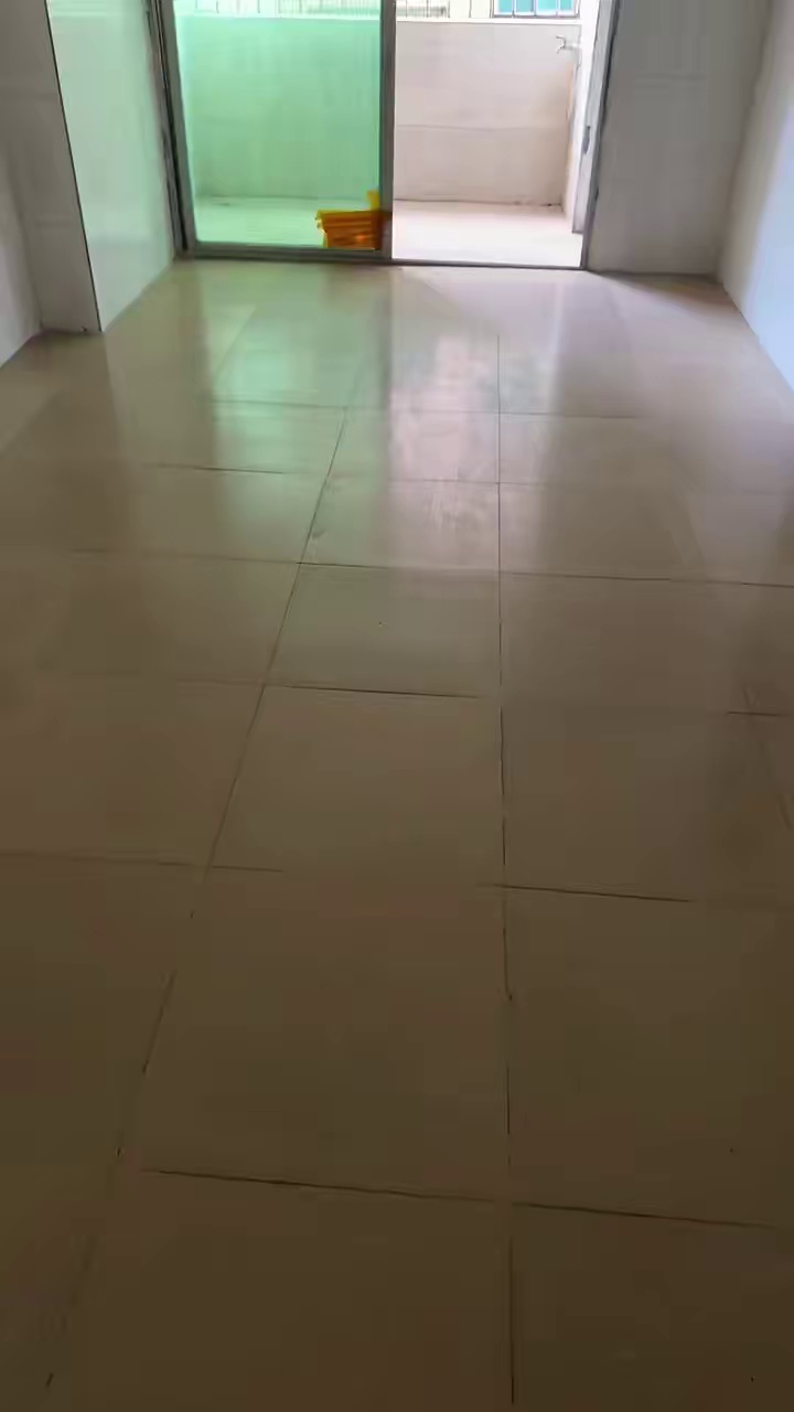 清湖地铁口大阳台两房一厅出租