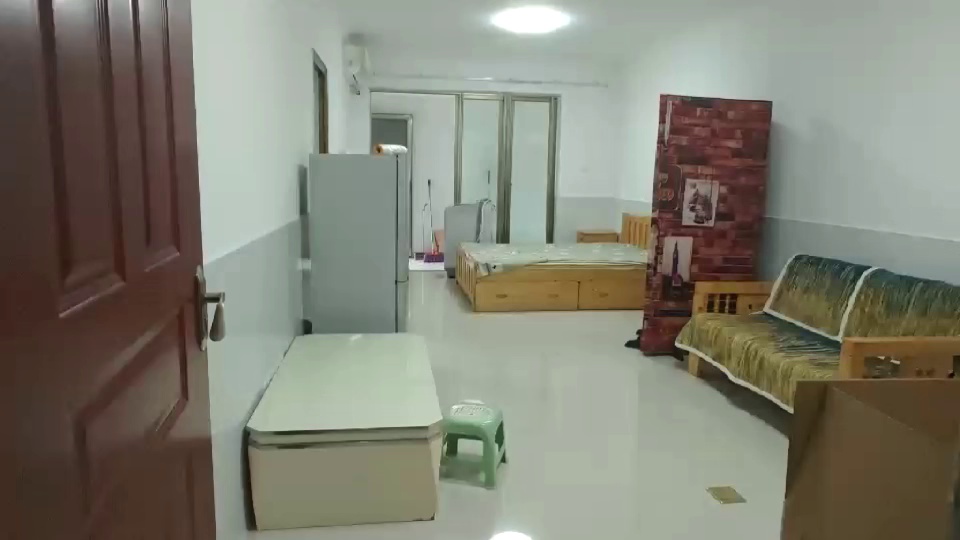 清湖地铁口盛世江南精装大单间带大露台2800